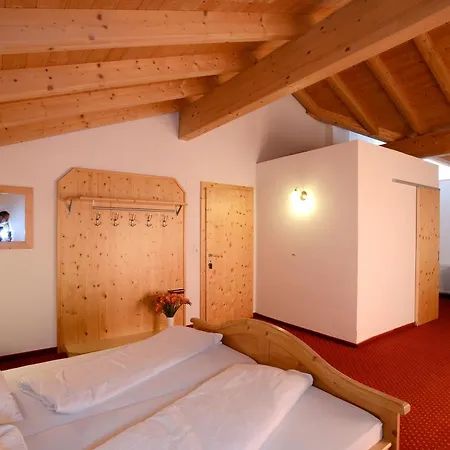 Sonneck & Gruppenhaus 1450m Am Hochzeiger Im Pitztal بيت للعطل يرتسنز