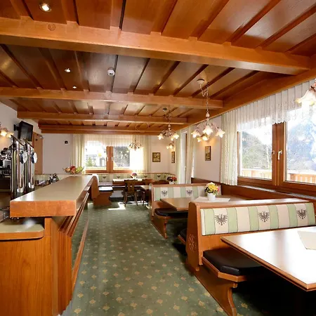 Sonneck & Gruppenhaus 1450m Am Hochzeiger Im Pitztal بيت للعطل