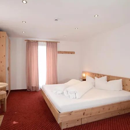 Sonneck & Gruppenhaus 1450m Am Hochzeiger Im Pitztal *