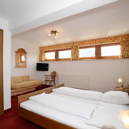 Sonneck & Gruppenhaus 1450m Am Hochzeiger Im Pitztal بيت للعطل *