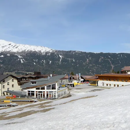 Sonneck & Gruppenhaus 1450m Am Hochzeiger Im Pitztal Casa de Férias *