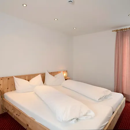 Sonneck & Gruppenhaus 1450m Am Hochzeiger Im Pitztal *